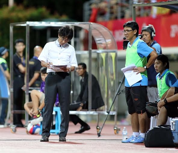 Canh bạc tất tay của HLV Toshiya Miura - 2 HLV Miura đã có những tính toán phần nào đúng đắn ở vòng bảng