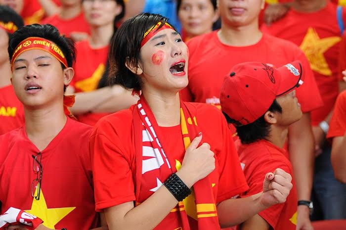 Nữ cổ động viên Việt Nam trút lệ trên sân Sports Hub - 7 Tất cả đều thất vọng khi U23 Việt Nam không thể có mặt ở chung kết