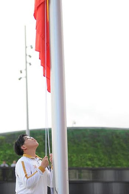 Đoàn thể thao Việt Nam đổ bộ đến Singapore, tham dự lễ thượng cờ - 5 Bằng Tường