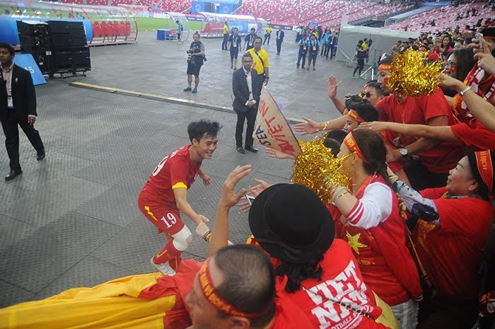 Văn Toàn được các CĐV Việt Nam khá mến mộ