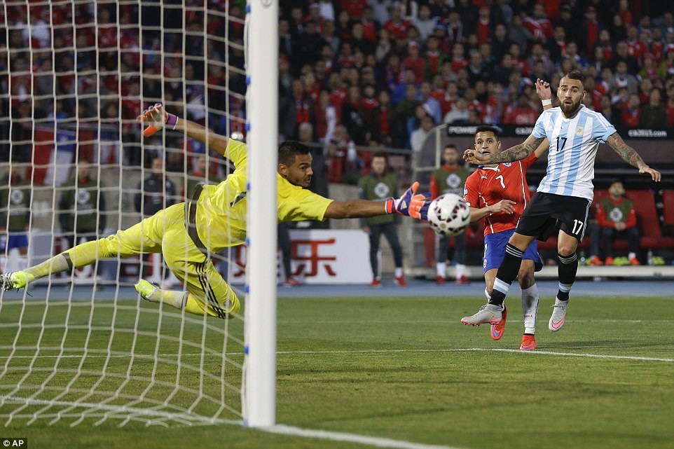 Hạ Argentina trên loạt “đấu súng”, Chile vô địch Copa America - 2 Dù chơi đầy nỗ lực, nhưng hai đội chấp nhận hòa 0-0 sau 120 phút
