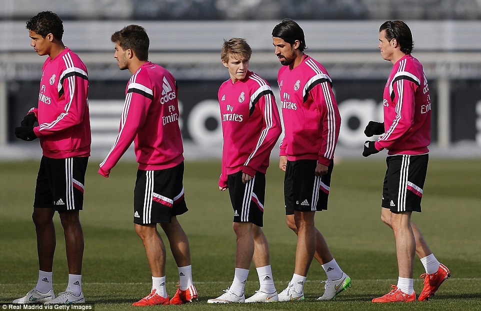 Odegaard thể hiện tốc độ không kém Bale ở buổi tập đầu tiên - 5 Odegaard cho thấy khả năng kỹ thuật không hề kém các ngôi sao ở sân Bernabeu