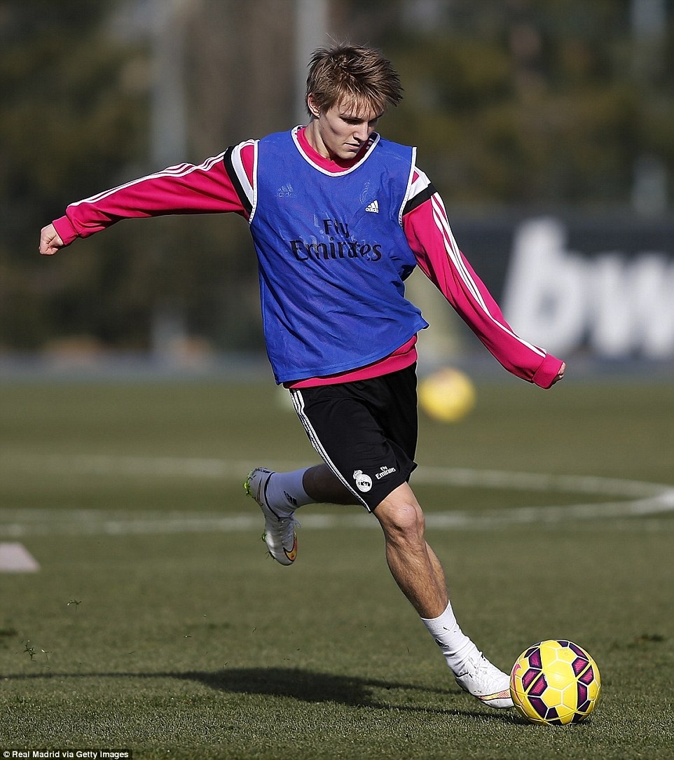Odegaard thể hiện tốc độ không kém Bale ở buổi tập đầu tiên - 7 Odegaard được hưởng mức lương 40.000 bảng/tuần