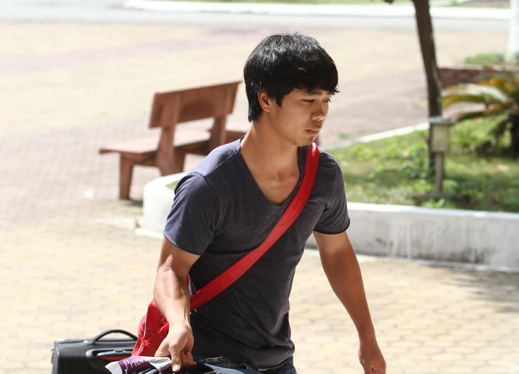 Công Phượng, Xuân Trường và các đồng đội đổ bộ xuống Hà Nội - 3 Công Phượng đáp chuyến bay sớm từ Vinh ra Hà Nội