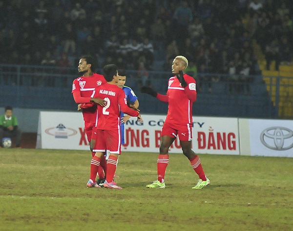 Niềm vui chiến thắng của các cầu thủ Hải Phòng