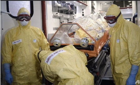 Một buổi tập huấn đối phó với dịch Ebola tại Pháp