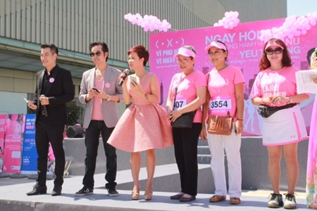 Các khách mời kêu gọi nhắn tin ủng hộ quỹ 