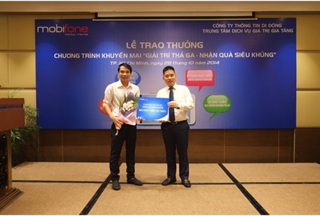 Chương trình “Giải trí thả ga - Nhận quà siêu khủng”: MobiFone trao thưởng tuần 05-08 - 2 Trao thưởng cho KH trúng giải Tuần 05 của CTKM Giải trí thả ga – Nhận quà siêu khủng