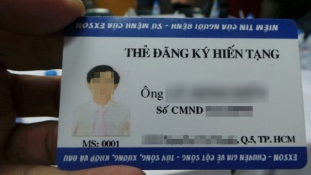 Tấm thẻ đầu tiên đăng ký hiến mô tạng cứu người tại Chợ Rẫy