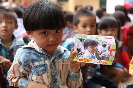 Để mỗi ngày ở lớp học vùng cao là một ngày vui - 4 Niềm vui của các bạn nhỏ ngày nhận phòng học mới