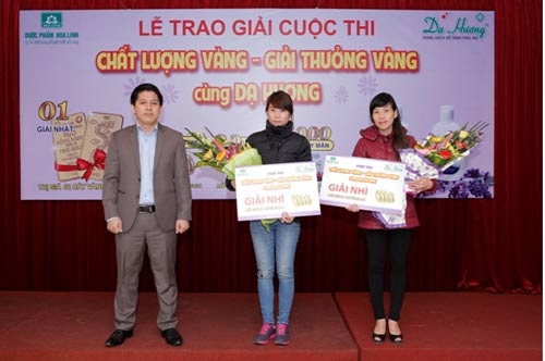 Dạ Hương tặng khách hàng vàng 9999 - 2 Dạ Hương tặng khách hàng vàng 9999