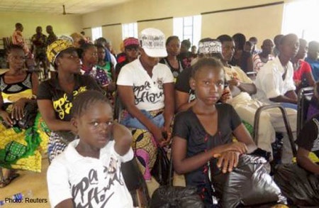 Tại sao một số bệnh nhân Ebola thoát khỏi cửa tử? - 1 Những bệnh nhân Ebola sống sót được ra viện