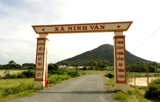 Thực hư chuyện cây “thần dược” xáo tam phân - 1 Cổng dẫn vào xã Ninh Vân, Ninh Hòa, Tỉnh Khánh Hòa.
