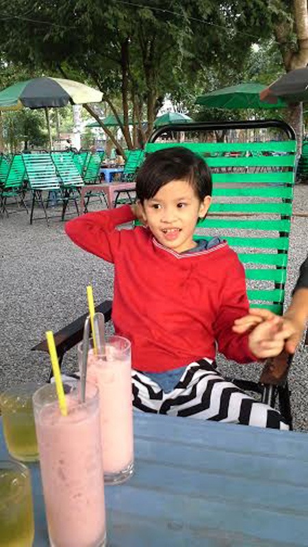 Hình ảnh mới nhất của bé Nhật Lam trong một chuyến đi chơi