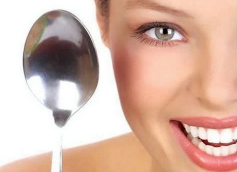 7 cách đơn giản để chữa bọng mắt - 1 1. Thìa
