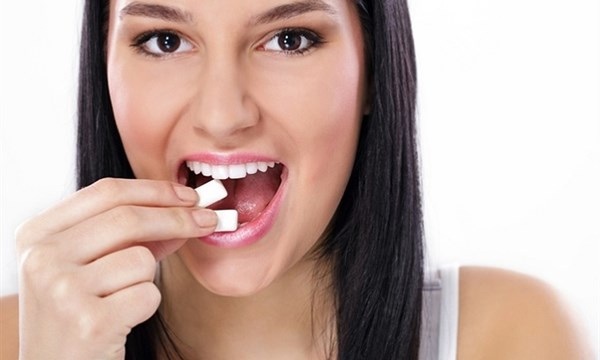 Nhai kẹo cao su gây nếp nhăn trên mặt - 1 Ngoài ra, nhai kẹo
cao su có thể dẫn đến các hậu quả khác cho sức khỏe như: