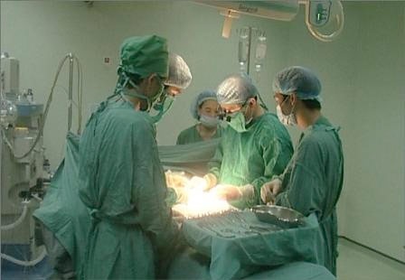 Một ca phẫu thuật trị “cong súng”