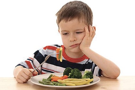 Trẻ kém hấp thu sẽ kém phát triển thể chất và trí tuệ - 1 Thiếu vi chất sẽ
khiến trẻ biếng ăn và kém hấp thu dưỡng chất