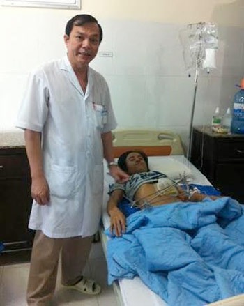 Cứu sống bệnh nhân bị gàu xe múc tông nguy kịch - 1 Bác sĩ Nhơn cho biết anh Hương hiện đã qua cơn nguy kịch