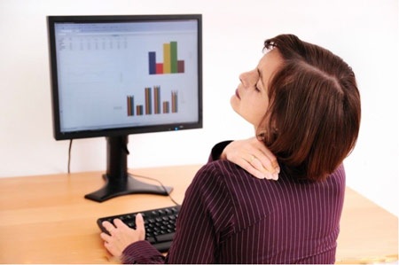 Đau cổ vai - Không thể coi thường! - 2 Thoái hóa cột sống
cổ là nguyên nhân hàng đầu dẫn tới chứng đau cổ vai (ảnh minh họa)