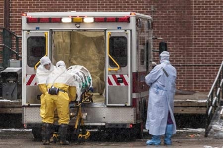 Bệnh viện Mỹ tiếp nhận một bác sĩ nhiễm Ebola trong tình trạng nguy kịch - 1 BS Martin được đưa ngay đến 1 BV tại Mỹ trên 1 chiếc xe chuyên dụng