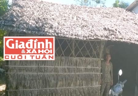 Bà Huệ sống cô độc những năm qua trong ngôi nhà tồi tàn.