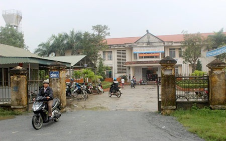 BVĐK huyện Can Lộc
- nơi các bác sĩ để quên kim khâu trong bụng bệnh nhân.