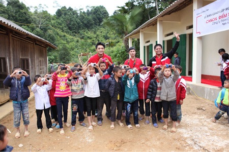 Hành trình tới 44 điểm trường vùng khó - 4 Hàng trăm tình nguyện viên