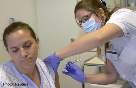 Triển vọng từ thử vắc xin Ebola trên người - 1 Triển vọng từ thử vắc xin Ebola trên người