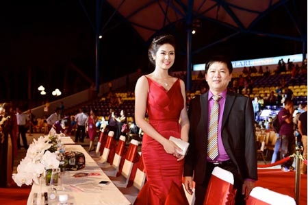 Bác Sĩ Nguyễn Phan Tú Dung - Người duy nhất nhận tác quyền Nâng mũi S line tại Việt Nam - 8 Giấy phép hoạt động
hợp pháp của Thẩm mỹ viện JW Hàn Quốc