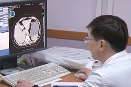 Bỏ quên kéo trong bụng bệnh nhân 12 năm