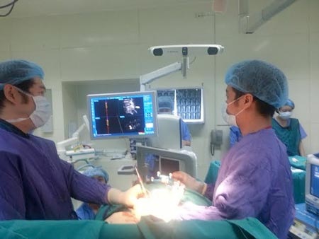 Thành công ca mổ trượt cột sống thắt lưng bằng phương pháp C.arm 3D - 1 Thành công ca mổ trượt cột sống thắt lưng bằng phương pháp C.arm 3D