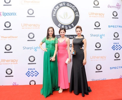 Các người mẫu: Thanh Tú, Thu Hà và Giáng Hương