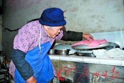 Bí quyết trường thọ của bà cụ 116 tuổi - 2 Cụ vẫn nấu ăn hàng ngày
