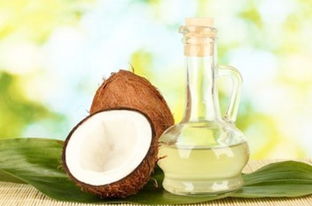 5 cách giải cứu làn da bị ngứa ngáy - 1 Dầu dừa giúp mịn da, hết ngứa