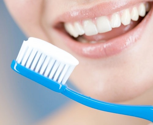 Ngủ dậy đánh răng, thói quen có nên thay đổi? - 1 Ngủ dậy đánh răng, thói quen có nên thay đổi?