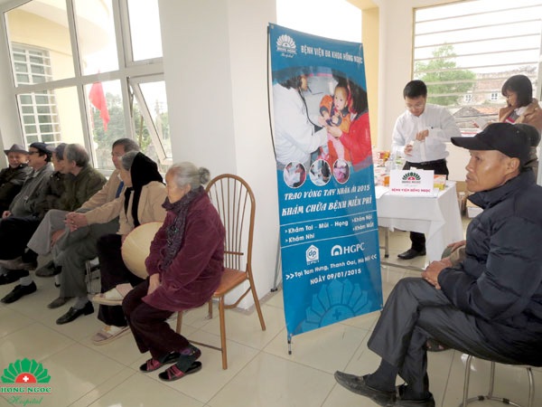 Khám cấp thuốc miễn phí cho 300 người nghèo huyện Thanh Oai - 4 Hầu hết bệnh nhân là những người nghèo và người già