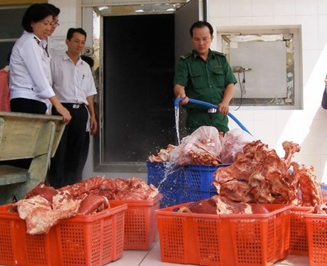 Tiêu hủy 840kg thịt bò bơm nước - 1 Tiêu hủy 840kg thịt bò bơm nước