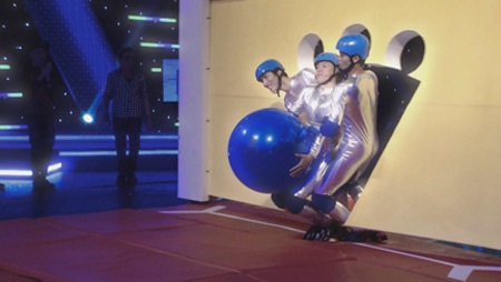Gameshow vận động: Thực đơn mới cho truyền hình 2015 - 4 Đội chơi “Tí hon” là những cầu thủ bóng chuyền tuyển Hồ Chí
Minh cao 1m8-1m9