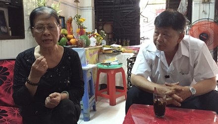 Bộ Y tế vào cuộc vụ bệnh nhân tử vong vì bác sĩ bỏ trực - 1 Gia đình bệnh nhân Trần Thành Nam thuật lại sự việc (Ảnh: Tiền phong)