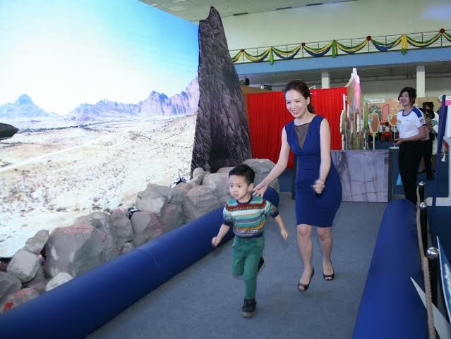 ... và hào hứng với trò chơi Chạy đua với T-Rex