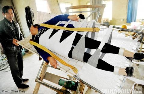 “Hai lúa” Trung Quốc sáng chế máy chữa sỏi thận cho vợ