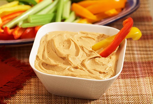 Hummus và ớt chuông đỏ