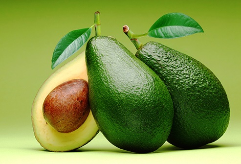 Trái bơ với bim bim