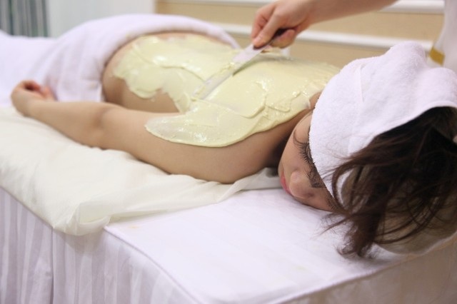 Trả giá đắt vì tắm trắng - 1 Sử dụng dịch vụ tắm trắng nhanh không ít phụ nữ đã thất vọng
ê hề- Ảnh minh hoạ