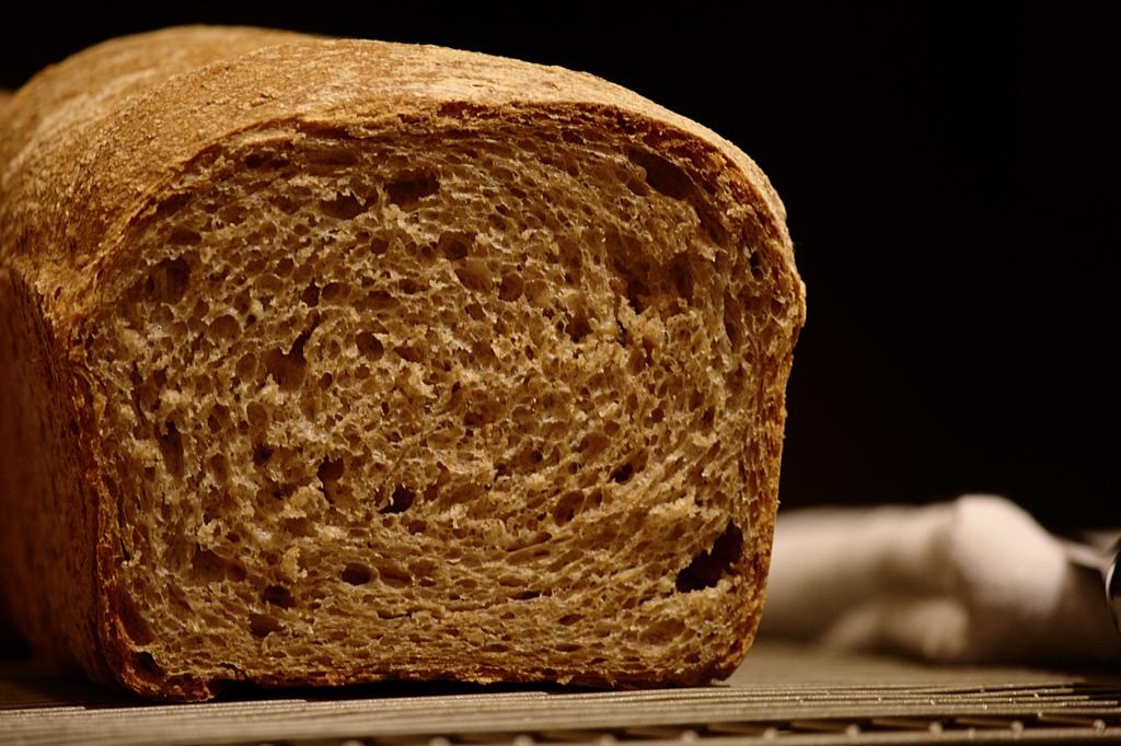 8 “siêu thực phẩm” tăng khả năng mang thai - 3 Bánh mì làm từ bột mì
nguyên cám