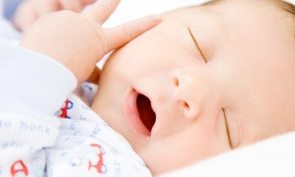 Bé không bú đêm có bị còi? - 1 Trả lời: