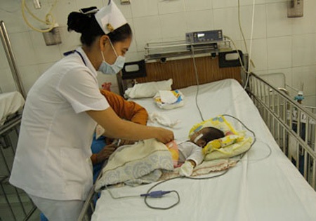 TPHCM: Nhiều ca thủy đậu biến chứng nặng - 1 Bệnh nhi bị thủy đậu còn rất nhỏ, chưa tới 3 tháng tuổi. Ảnh:
Thanh Huyền.