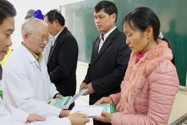 Tặng sách giúp nhận biết, dự phòng và chiến thắng ung thư - 1 Tặng sách giúp nhận biết, dự phòng và chiến thắng ung thư