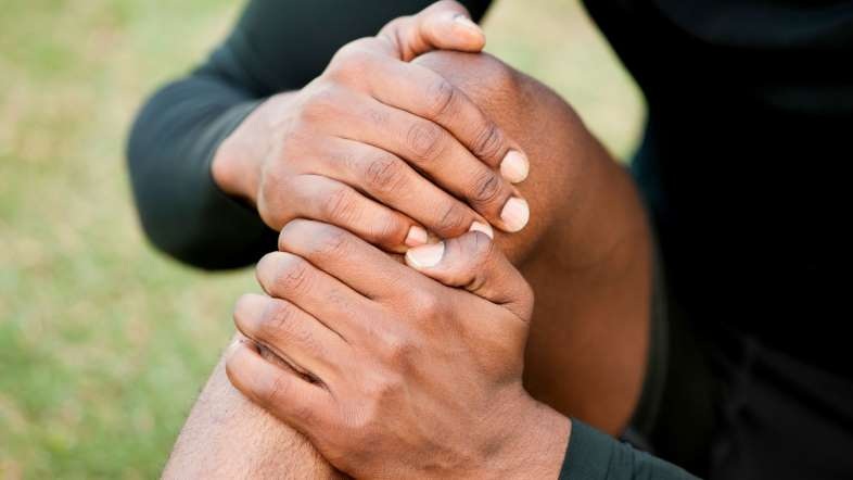 Giải mã những tiếng động lạ của cơ thể - 1 Tiếng “cọt kẹt” ở đầu
gối và cổ chân
